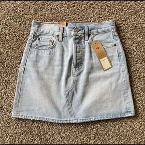 Levi’s NWT denim skirt